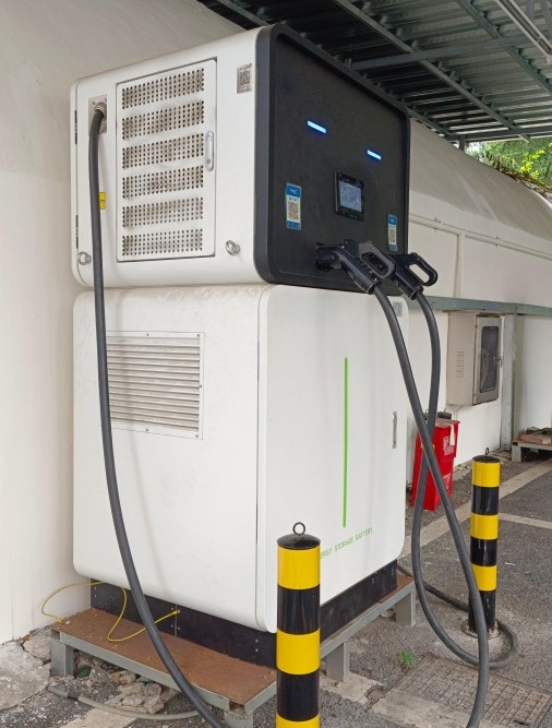 Highway Rescue BC6060 Vertical Off-Grid 60kwh Capacity 60Kw Power Dual Guns Mobile EV Charger - Image 6