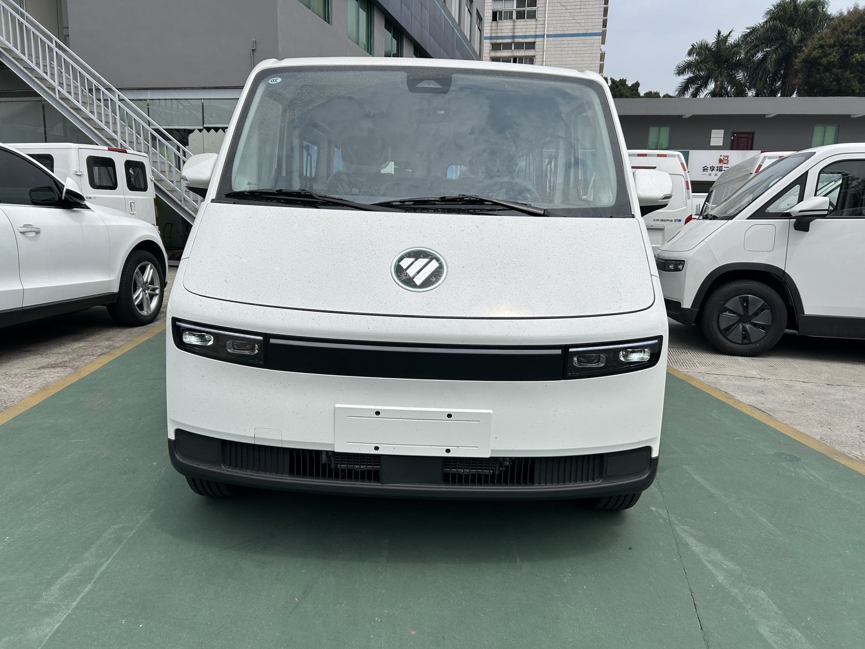 FOTON VIEW i9 2/6/9-Seater EV Passenger & Cargo Van LHD/RHD 🚐⚡ - Image 2