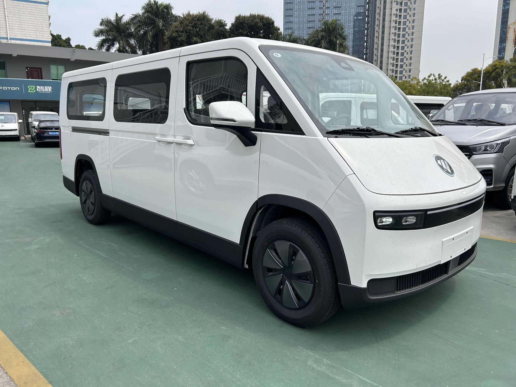 FOTON VIEW i9 2/6/9-Seater EV Passenger & Cargo Van LHD/RHD 🚐⚡ - Image 4