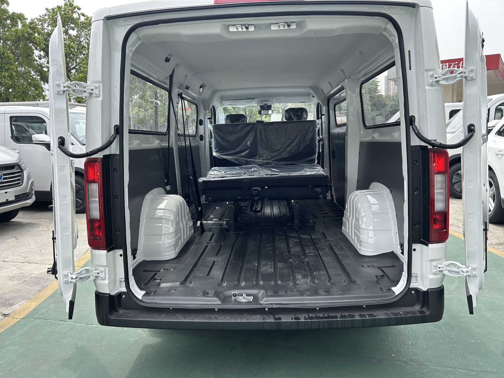FOTON VIEW i9 2/6/9-Seater EV Passenger & Cargo Van LHD/RHD 🚐⚡ - Image 7